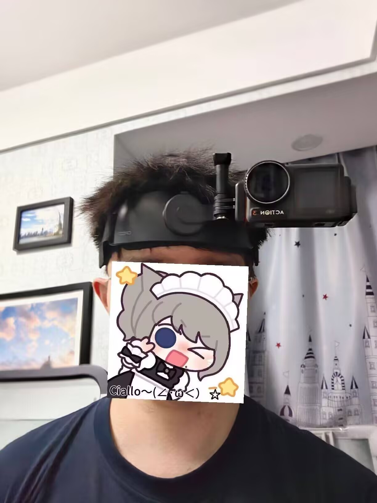 头上长摄像头的人自拍