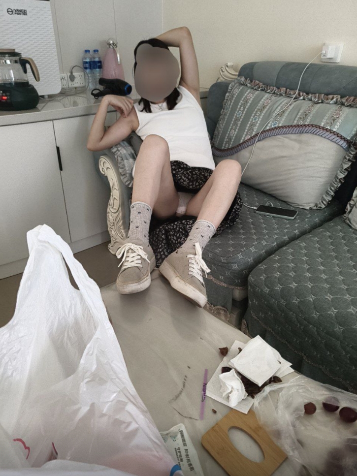 精品反差婊很居家啊[16P]