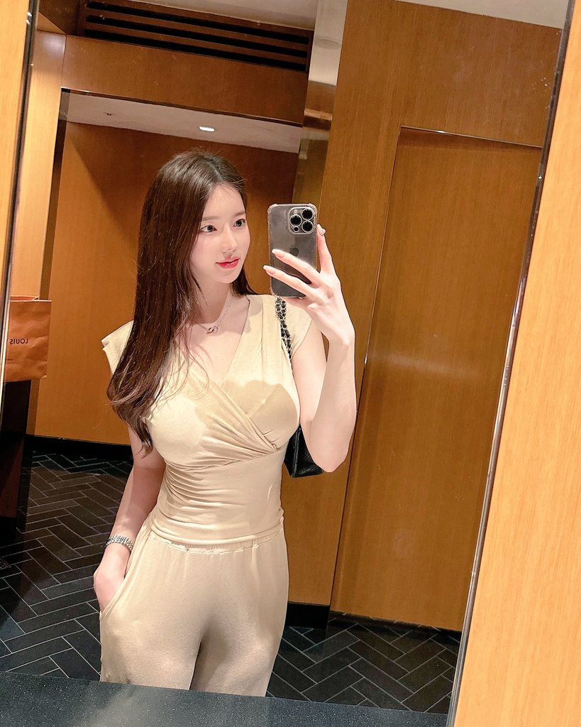 美丽少妇大方性感写真[100P]