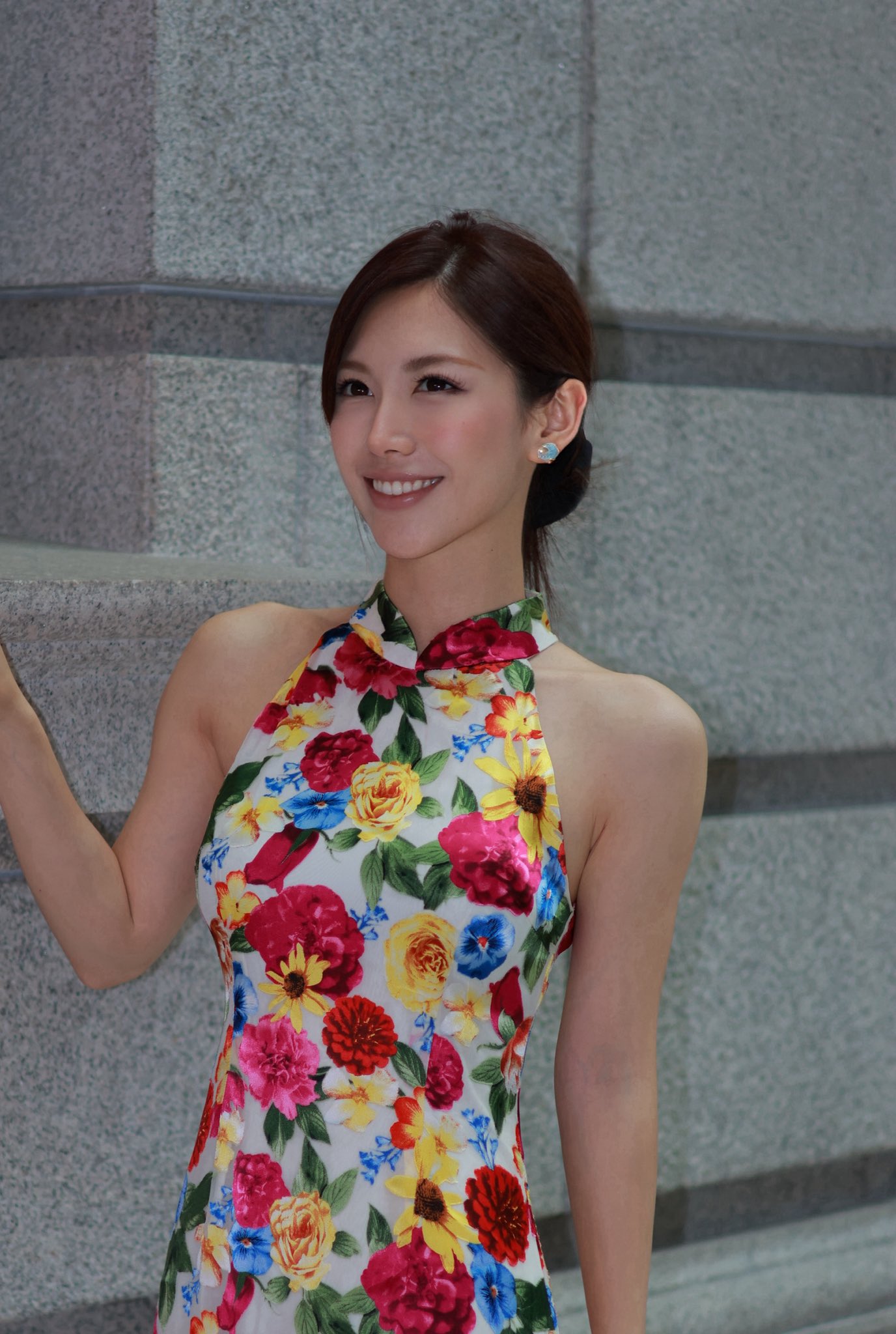 分享推上迷人的少妇[100P]