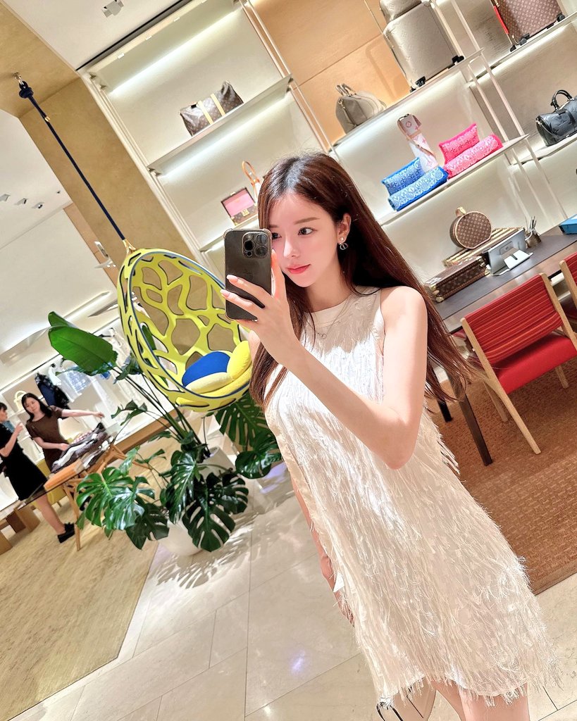 美丽少妇大方性感写真[100P]