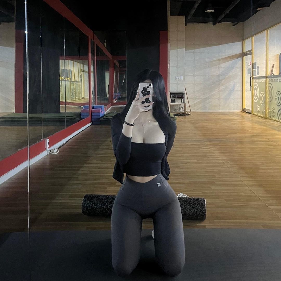 少妇的精致面容丰润翘臀诱惑[99P]