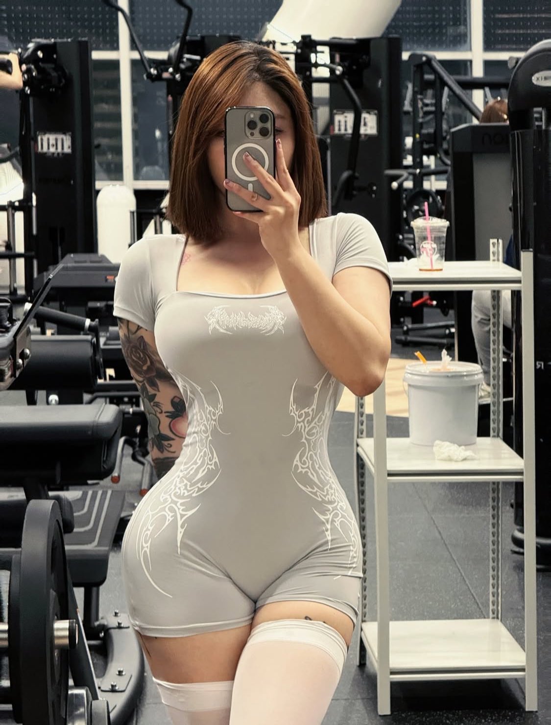 少妇大胸系列媚态极致[99P]