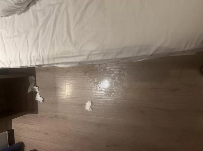 一个人开房也很爽[18P]