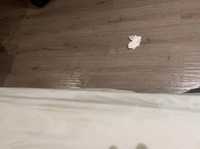 一个人开房也很爽[18P]