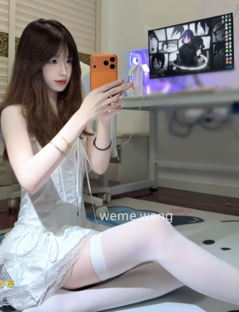 三张图看懂颉颉与猫:随手一穿的松弛感,最治愈-COS资讯 三张图看懂颉颉与猫:随手一穿的松弛感,最治愈-COS资讯